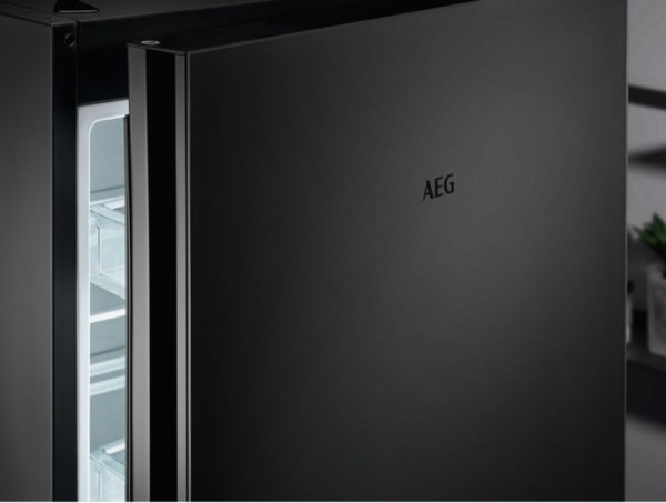 Frigorifico Combi AEG RCB736D7MG 201x60cm No Frost D Negro mate